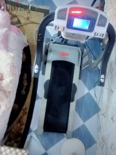 Treadmill Pro fit مع جهاز مساج بحاله ممتازه