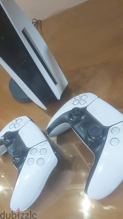 جهاز Sony PS5 وارد السعودية، حالته كسر زيرو ومعاه 2 يد أصلية وكرتونته