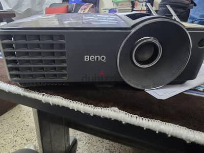 بروجيكتور BenQ MX520 بحالة ممتازة