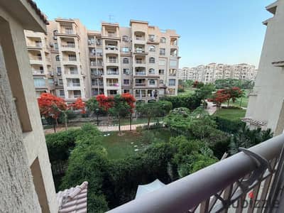 For sale in Madinaty Apartment 135 m² LP3 The best place in Madinaty is a frequent floor View Park and Garden