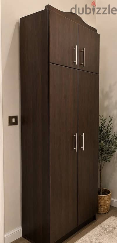 دولاب MDF بني 2 ضلفة 80×220 سم – حالة جيدة
