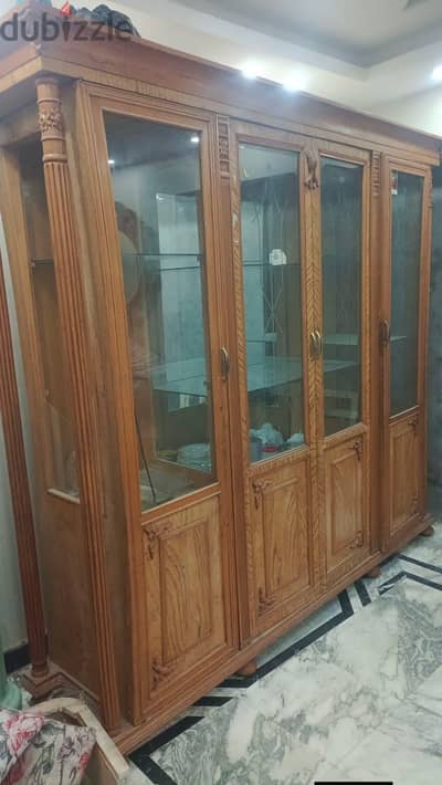 سفرة ممتازة بالنيشةارو و قوائم زان . . الكراسي زان احمر