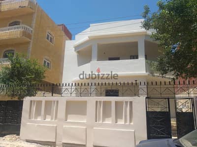 فيلا فاخرة + وحدتان إستثماريتان/ الإسماعيلية