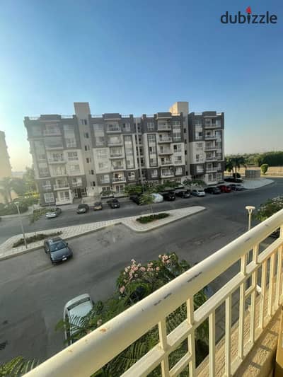 فرصة من النوادر. . . شقة ٧٣م للبيع في b12 دور رابع على جاردن