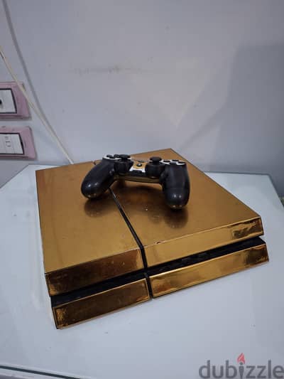 جهاز PlayStation 4 Fat سعة 1TB بحالة ممتازة واستعمال شخصي ونظيف