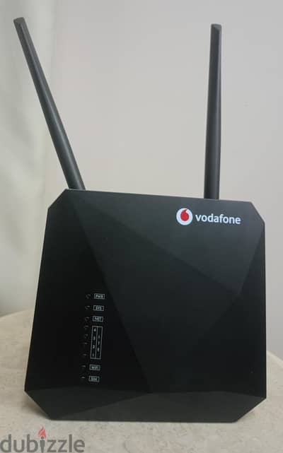 Vodafone Home Wireless Plus 4G Router بحالة ممتازة