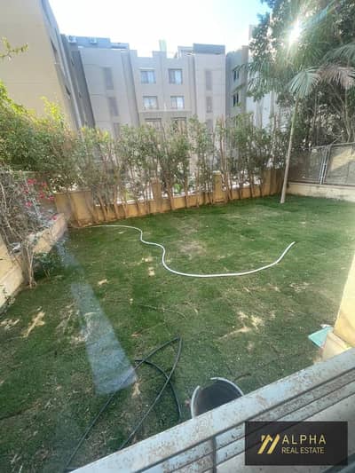 شقة بحديقة للإيجار في فيليدج جيت – القاهرة الجديدة | 149 متر + 80 متر حديقة | 2 نوم | مفروشة بالكامل