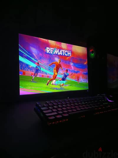 PC للبيع بسعر ممتاز واستعمال خفيف جدا