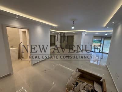 شقة أرضي بحديقه للبيع في ستون ريزيدنس Stone Residence القاهرة الجديدة - أول سكن  - تشطيب كامل بالتكيفات- موقع متميز