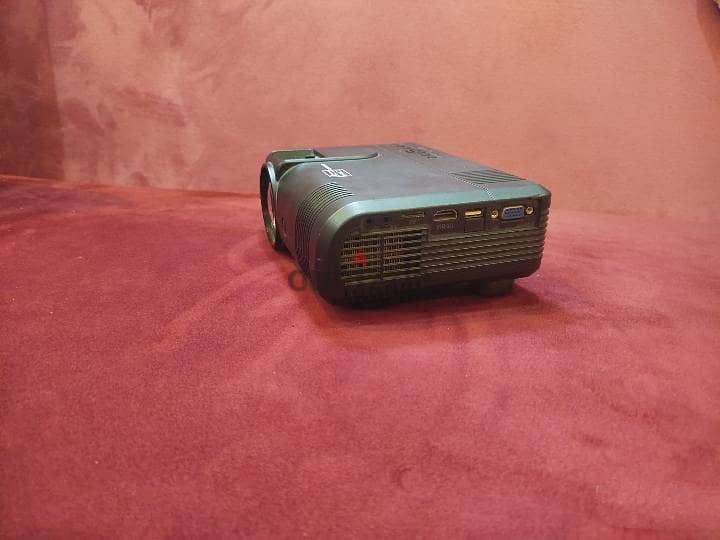 Projector L8 4
