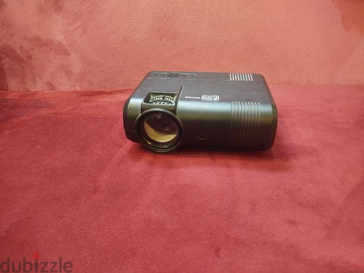 Projector L8 8