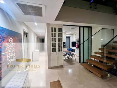 Fully finished duplex with garden in Golden Square, below original price, next to the Ceremonial Court.