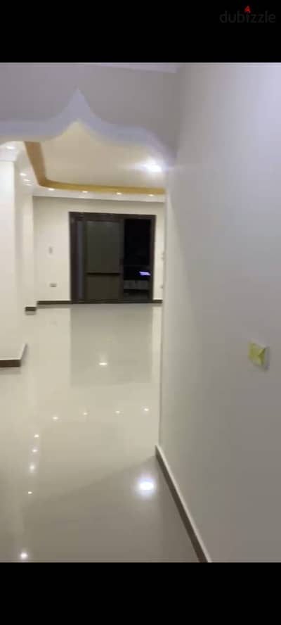 شقه للايجار في مدينة نصر المنطقة العاشره خلف شارع احمد الزمر  خلف رنين المنطقة العاشرة مدينة نصر   للعائلات  مطلوب 18 الف شهري