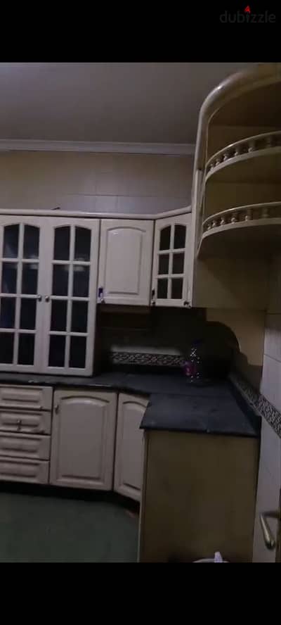 شقه للايجار في مدينة نصر 250 متر على عباس العقاد دور تاسع 3 غرف نوم 2 حمام تكييفات ومطبخ مطلوب  25 الف  للعائلات