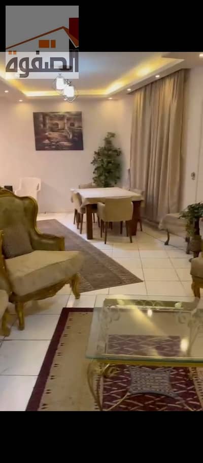 شقه للايجار المفروش المعادي خطوات للكورنيش وطالعه الداءري وقريب لنادي المحامين ومستشفي السلام الدولي موقع مميز
