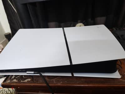 ps5 slim استعمال كام شهر حاله ممتازه  امساحه٨٢٥ بلعلبه وكل الوصلات