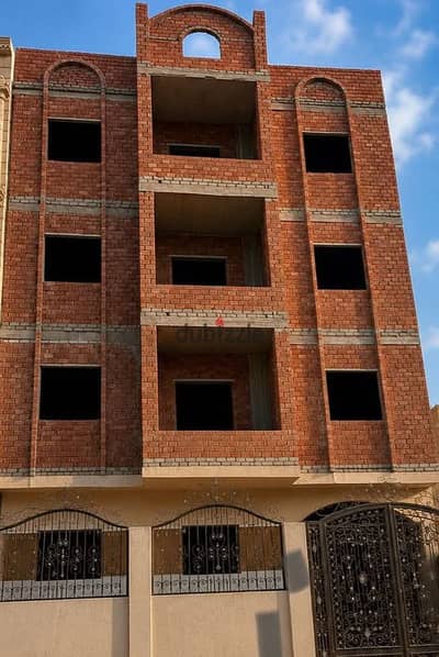 للبيع عمارة كاملة فالحي السادس مجاورة 2 متسلمة جهاز بالعدادات على شارع مؤدي لمحطة المترو مباشر