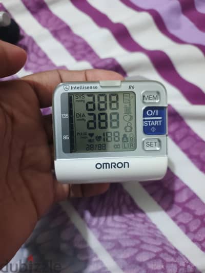 جهاز قياس ضغط الدم Omron R1  جهاز قياس نسبة السكر ف الدم