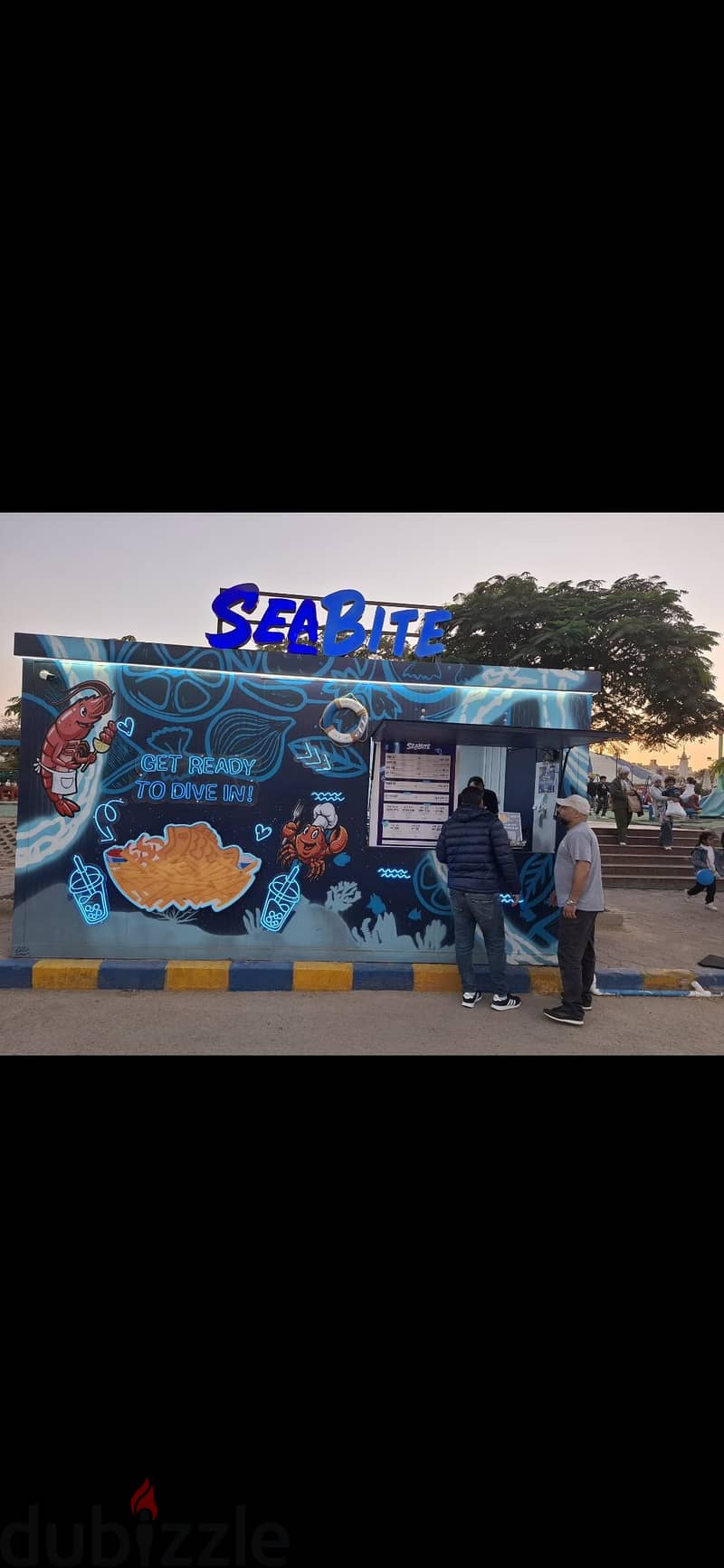 كرافان فاست فود ٣*٦ مجهز بالكامل بأحد النوادي الرياضية