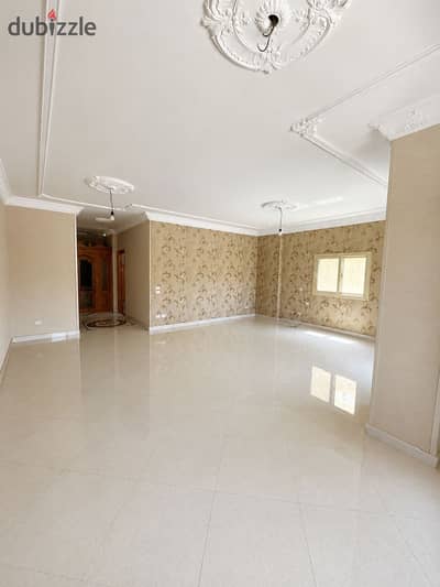 للبيع بالتجمع الخامس القاهرة الجديدة الحي الثالث فيلات بالقرب من ارابيلا بلازا  Apartment for Sale in the Third District Villas, New Cairo (Fifth Settlement) – Near Arabella Plaza