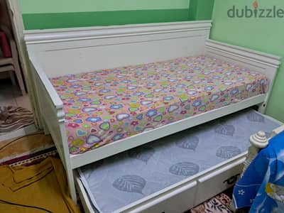 سرير day bed