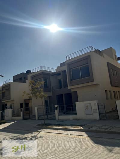 اقل سعر توين هاوس للبيع للاستلام الفوري  بافضل لوكيشن في بالم هيلز، القاهرة الجديدة Palm Hills New Cairo