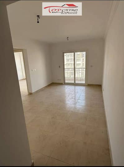 Distinct apartment for rent with legal contract in Madinaty at B12 in a very distinguished location for services