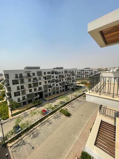 Luxury Apartment for Rent in Sodic Eastown New Cairo, 193 sqm, 3 bedrooms, maid's room, equipped kitchen with appliances, ACs, prime location