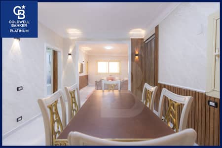 150m² furnished apartment for rent with a side sea view and a prime floor location.