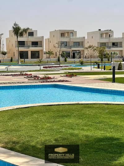 Immediate delivery of a villa with a direct view of the lagoon in Sheikh Zayed on the Dahshour link