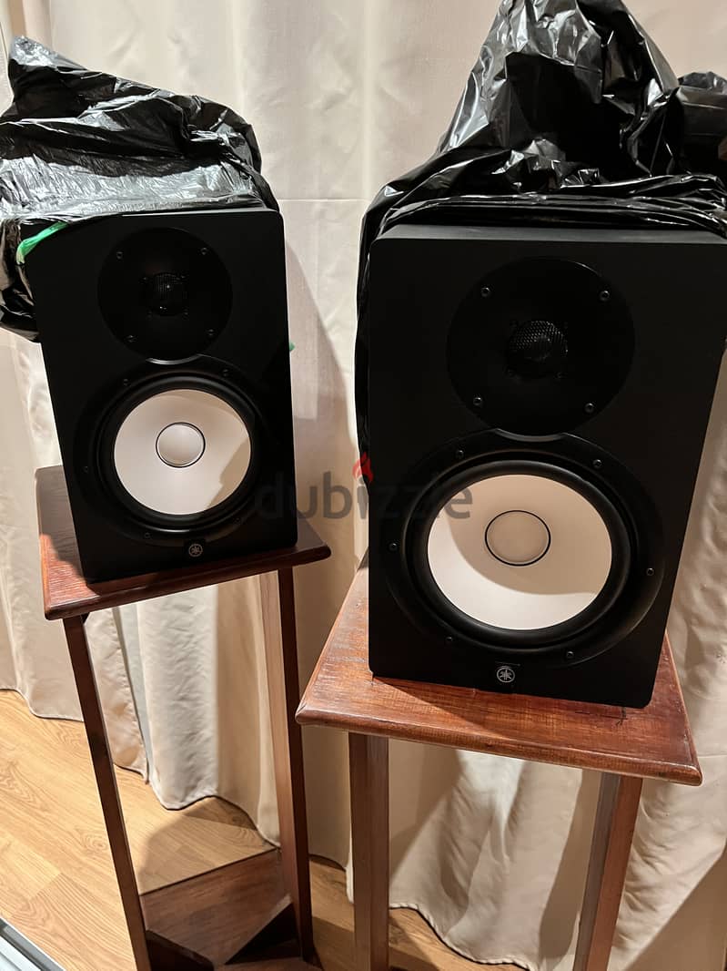 Yamaha HS8 Studio monitors 1
