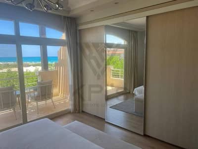 Chalet for sale in a prime location in Ain Sokhna—ready for immediate handover—with a monthly installment of just 11,000 EGP. Fully finished to ultra-