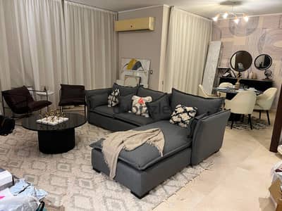 شقه لايجار 2غرف  مفروشه بالكامل مودرن  مع حديقه خاصه  فى  Village Gate Palm Hills
