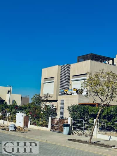 فيلا جاهزة للاستلام الفوري بموقع مميز للبيع في بالم هيلز التجمع الخامس Palm Hills New Cairo