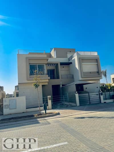 توين هاوس بموقع مميز للبيع في بالم هيلز التجمع الخامس Palm Hills New Cairo