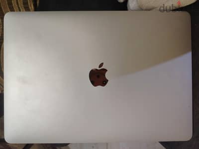 MacBook Air M1 2020  للبيع (لقطة للفنيين أو الإصلاح)