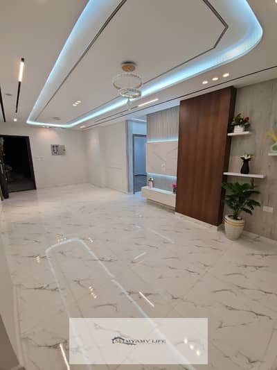 Directly next to the gate, you won't need a car, a 125m distinguished apartment with a view of Wahat Road