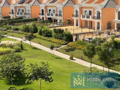 تاون هاوس كورنرللبيع  في  كومباوند ليان صبور غير مجروح لوكيشن ممتاز مساحة 380م على مساحة ارض 270م مكون من ارضي واول و روف استلام فوري  compound layan