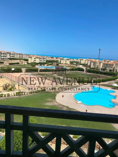 شاليه للبيع في مارينا جاردنز الساحل الشمالي Marina Gardens North Coast مفروش بالكامل بالتكييفات جاهز للاستلام بموقع مميز وإطلالة على البحر