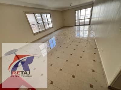 شقه للايجار السكني تشطيب حديث 175م / بحي السفارت