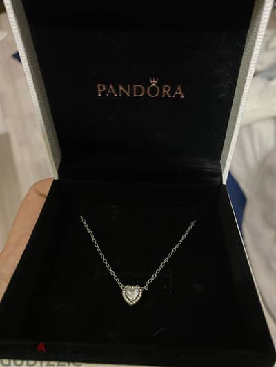 Pandora heart pendant necklace