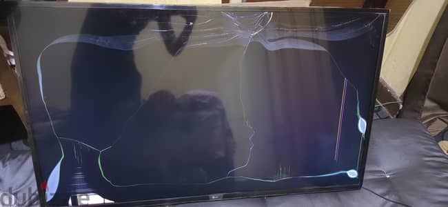 LG تلفزيون ٥٠ بوصه محتاج بانل