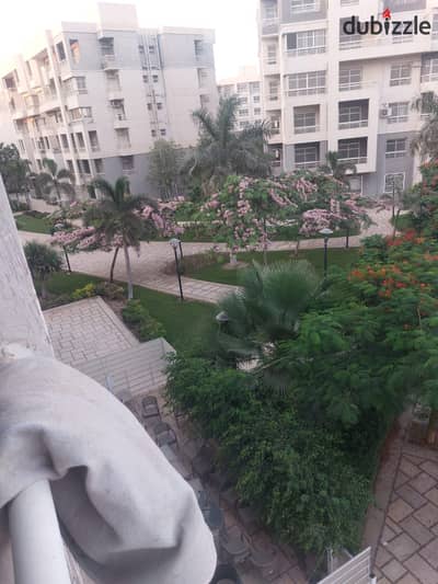 200-meter apartment in B10, the most upscale and modern phases of Madinaty, in a prime location near the First Season Park and View Garden