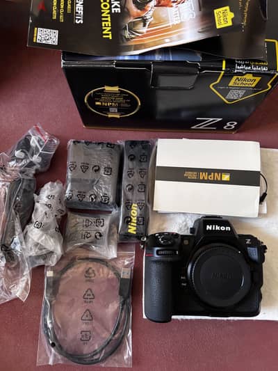 Nikon Z8 Body shutter 1000 صور
