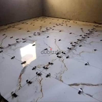 مبلط تركيب ولاصق سيراميك وبلاط بعده حديثه وسعر مناسب جدا جدا