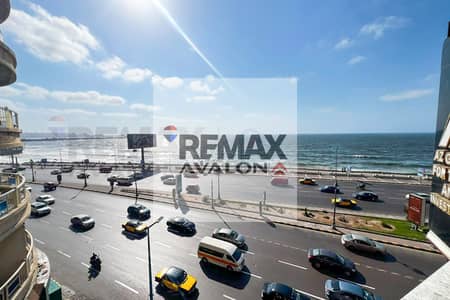 Office building for sale 400 m Camp Shizar (directly on the sea)