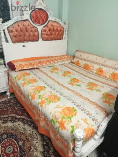 حجرة نوم كامله بامرتبه والمخده
