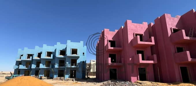 Site visit and contract on the same day, open view, with a 15% down payment, delivery in 2027.