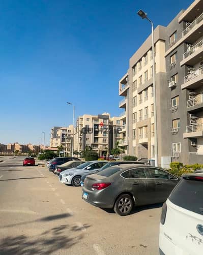 For rent, an apartment in Compound Dar Misr, Al-Andalus, New Cairo, directly on the southern 90th street, in front of the Hyde Park compound, and minutes from the American University and the Mufida compound. For rent, an apartment in Compound Dar Misr, Al-Andalus, New Cairo, directly on the southern 90th street, in front of the Hyde Park compound, and minutes from the American University and the Mufida compound.