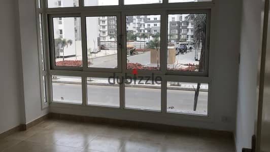 For sale with 10 years of facilities and immediate delivery. Apartment 74m facing East Sea and with a garden view in B12 Madinaty with a down payment of 3,800,000